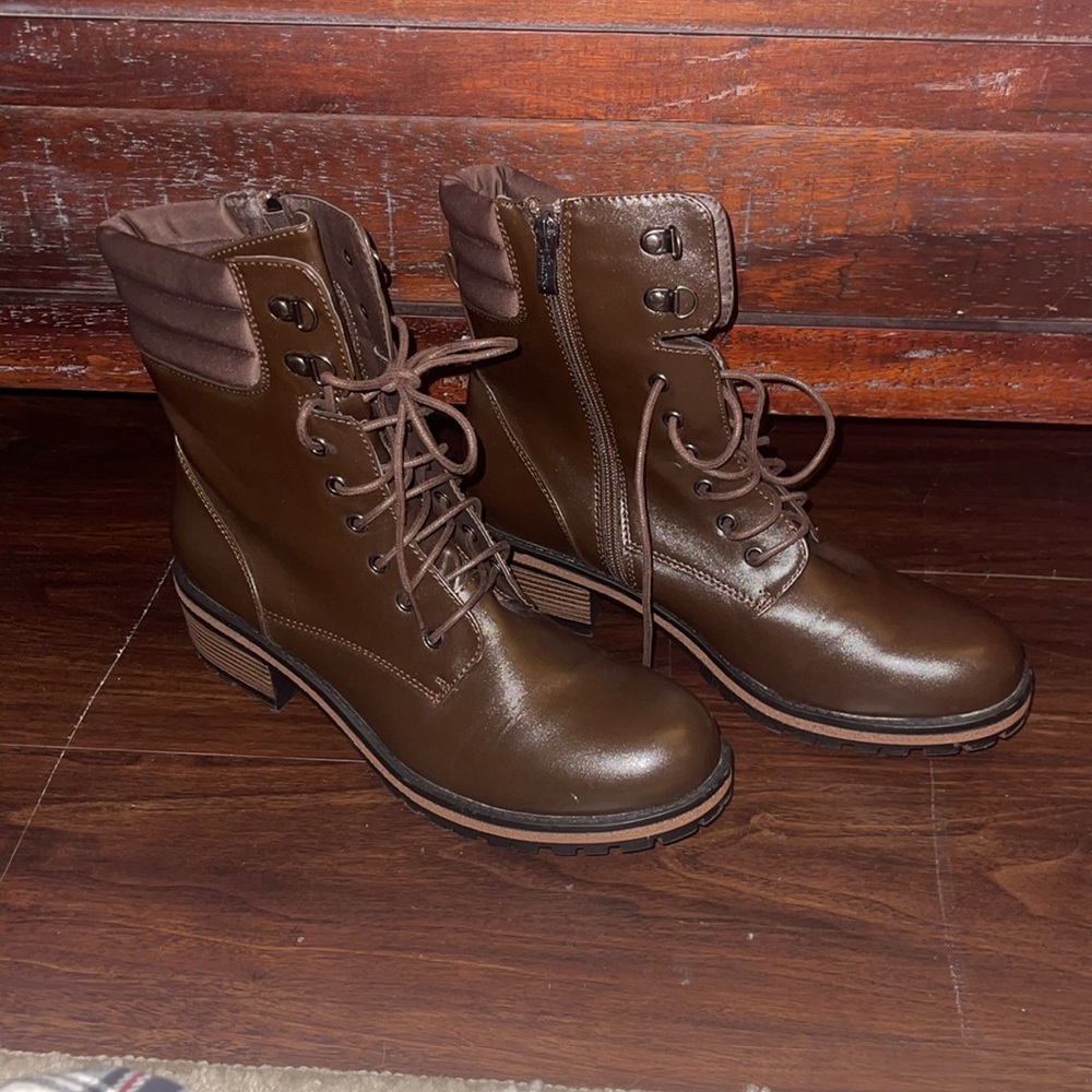 Woman’s boots. Size 10. Used, in “like new” condition.